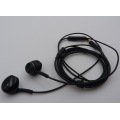 Earbud Headphone Berkabel dengan Mikrofon